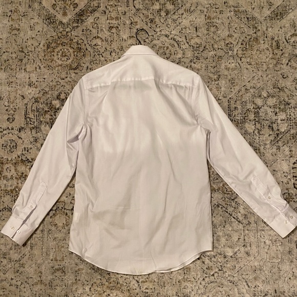 Van Heusen White Stretch Dress Shirt only worn once! Regular Fit (Size Medium) - Picture 3 of 3